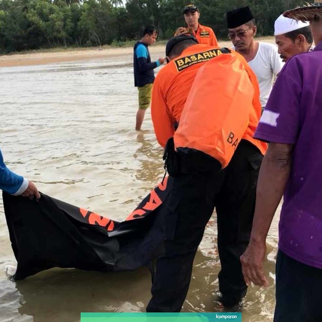 Tim SAR gabungan menemukan satu jenazah korban kapal Arim Jaya, Kamis (20/6). Foto: Dok. Istimewa