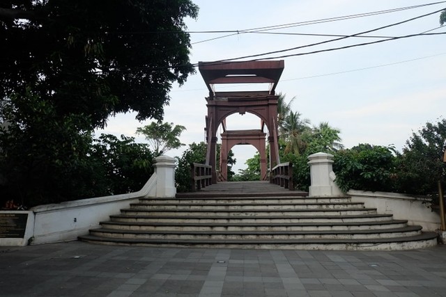 Jembatan Kota Intan.JPG
