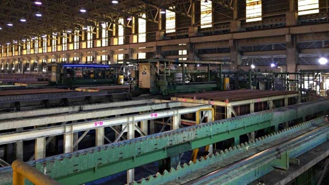 Proses pemurnian (Refinery) katoda tembaga di Pabrik PT Smelting Gresik, Jawa Timur. Foto: Elsa Toruan/kumparan