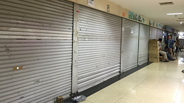 Toko Game PC yang tutup di Harco Mangga Dua, Jakarta, Jumat (21/6). Foto: Elsa Olivia Karina/kumparan