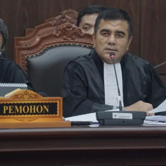 Kuasa hukum BPN, Teuku Nasrullah (kanan) sidang lanjutan Sengketa Pilpres 2019 di Mahkamah Konstitusi, Jakarta, Jumat (21/6). Foto: Helmi Afandi Abdullah/kumparan