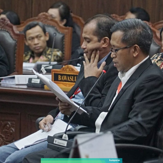 Dua saksi ahli dari pihak terkait pada sidang lanjutan Sengketa Pilpres 2019 di Mahkamah Konstitusi, Jakarta, Jumat (21/6). Foto: Helmi Afandi Abdullah/kumparan