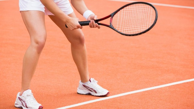 Ilustrasi berlatih tenis. Foto: Shutter Stock/kumparan