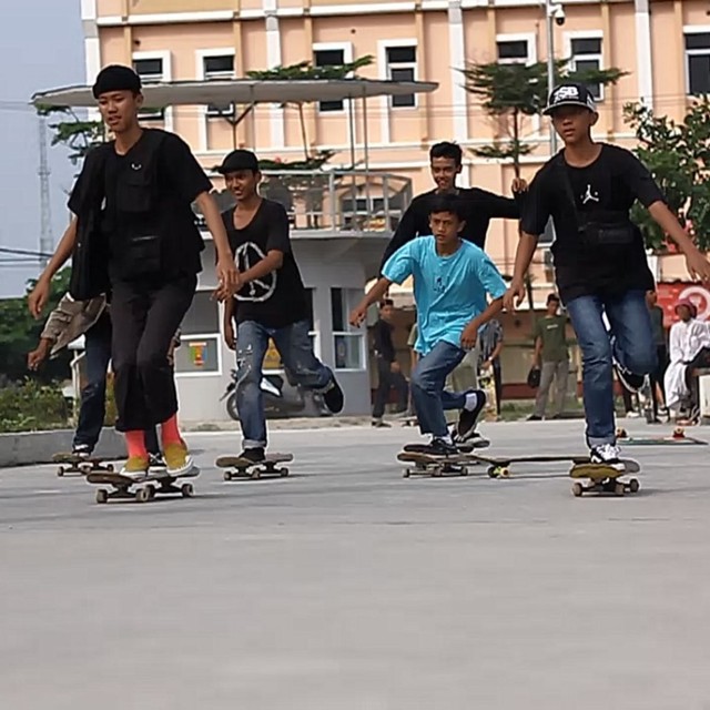 Suasana para peserta sedang mengikuti event Go Skateboarding di Lampung Elephant Park, Jumat (21/6) | Foto : Dimas Prasetyo/Lampung Geh