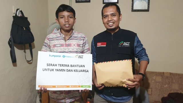 Penyerahan Donasi untuk Keluarga Korban Tewas Terguling dari Becak (550834)