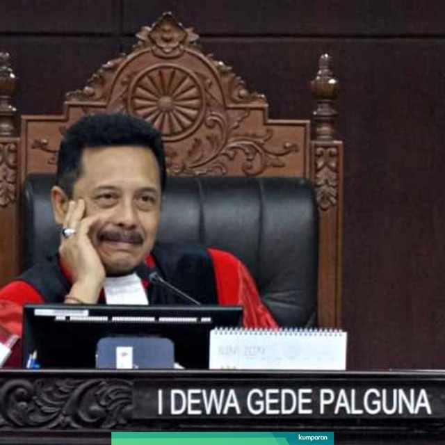 Hakim Mahkamah Konstitusi, I Dewa Gede Palguna saat sidang Perselisihan Hasil Pemilu Umum 2019 di Gedung Mahkamah Konstitusi, Jakarta, Jumat(21/8) Foto: Helmi Afandi/kumparan