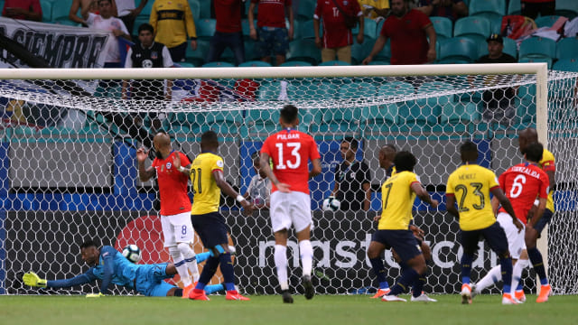 Pertandingan Copa America antara Cile dan Ekuador. Foto: REUTERS/Rodolfo Buhrer