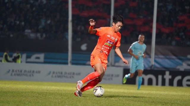 Persija Jakarta melawan Persela Lamongan