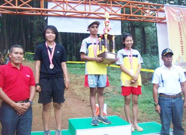 Pertama kalinya Maria juara 1 Middle Distance Militer Putri di Kejuaraan Prakasa Vira Gupti Terbuka 2012 di Gunung Pancar Sentul-Bogor. (Foto pribadi)