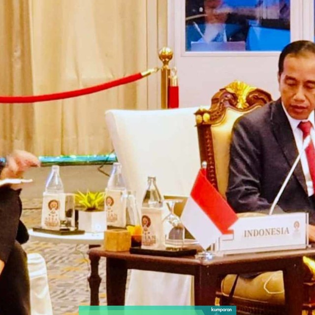 Presiden Joko Widodo (kanan) menghadiri pembukaan Konferensi Tingkat Tinggi (KTT) ke-34 ASEAN di Valaya Alongkorn Drawing Room, Hotel Athenee, Bangkok, Thailand. Foto: DOk. Biro Pers Sekretariat Presiden