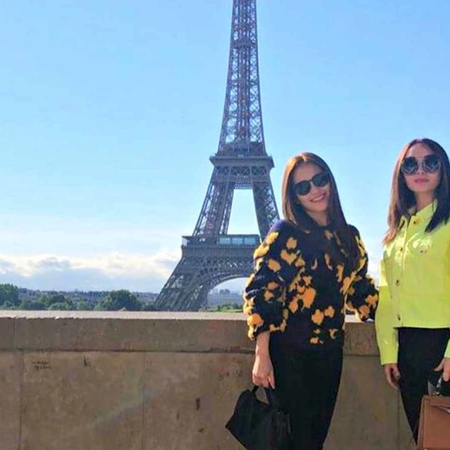 Zaskia Gotik dan Ayu Ting Ting liburan bersama ke Eropa. Foto: Instagram @zaskia_gotix