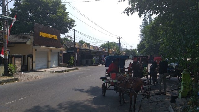 Bendi yang mangkal di dekat Mapolresta Solo, Jawa Tengah, pada Minggu (23/6/2019). (Agung Santoso)