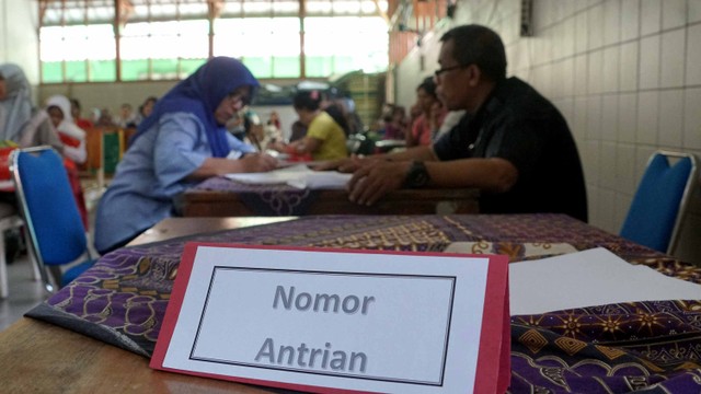Suasana pendaftaran PPDB di SMP Negeri 1 Jakarta, Senin (24/6/2019). Foto: Helmi Afandi/kumparan