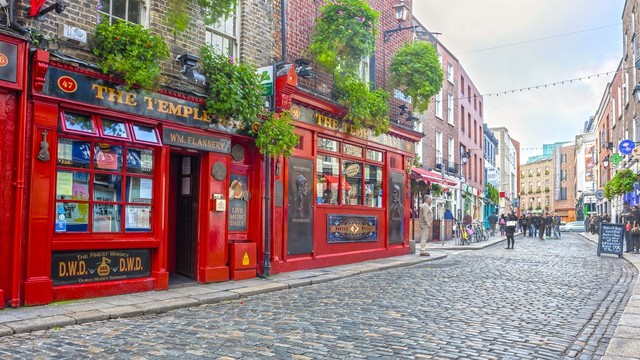Temple Bar di Dublin yang ikonik Foto: Shutter Stock