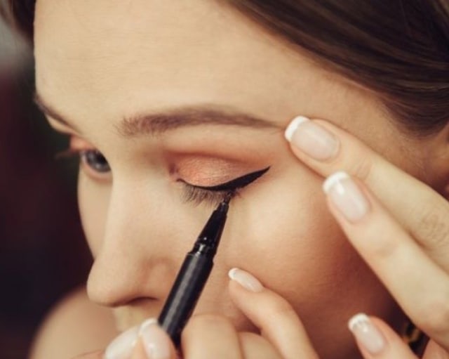 Beda Bentuk Mata, Beda Pula Cara Mengaplikasikan Eyeliner!