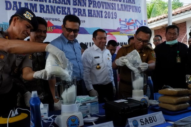 Bnnp Lampung Musnahkan Puluhan Kilogram Ganja Kumparancom