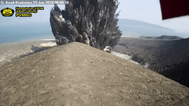 Erupsi Gunung Anak Krakatau. Foto: DOk. PVMBG Kementerian ESDM