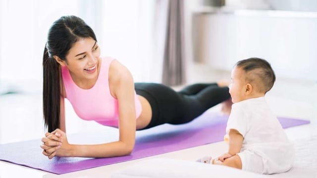 Olahraga Sambil Mengasuh Si Kecil - kumparan.com
