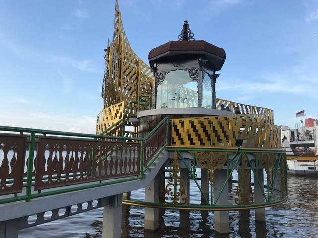 Mimbar berbentuk Tanjak di Taman alun Kapuas Pontianak sebagai icon STQ Nasional XXV 2019 di Pontianak. Foto: Teri