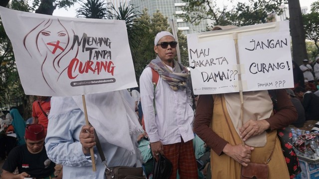 Massa aksi, Patung Kuda