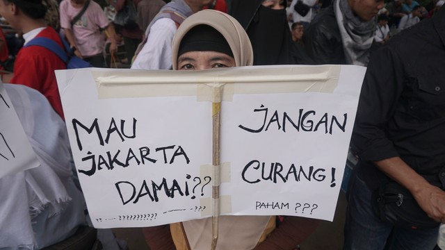 Massa aksi, Patung Kuda