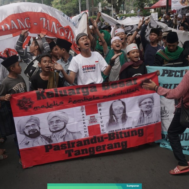 Massa aksi, Patung Kuda