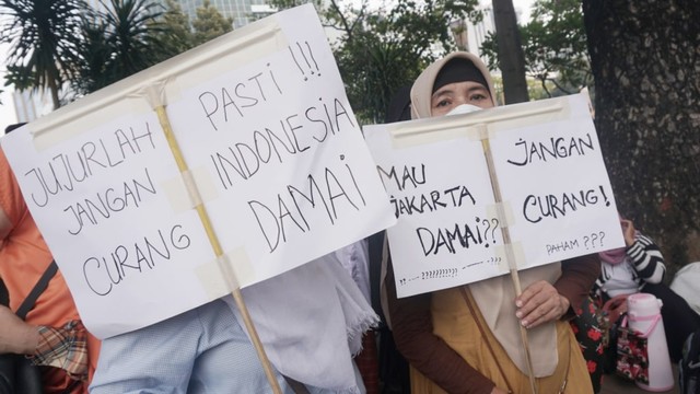 Massa aksi, Patung Kuda