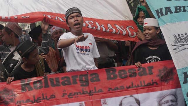 Massa aksi di depan Patung Kuda, Jakarta. Foto: Fanny Kusumawardhani/kumparan