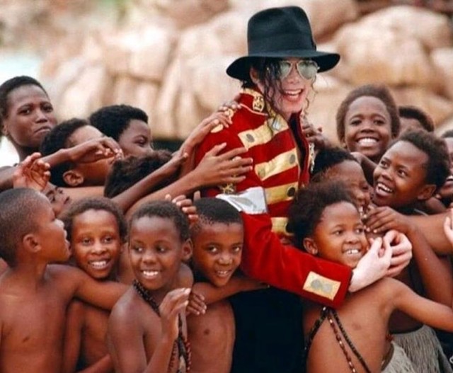 Foto: Mengenang Kisah Hidup Raja Pop Michael Jackson (56830)