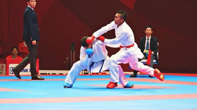 Jintar Simanjuntak saat bertanding karate. Foto: Dok. Jintar Simanjuntak