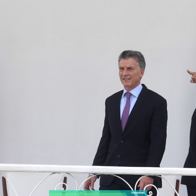 Presiden Joko Widodo (kanan) berbincang dengan Presiden Argentina Mauricio Macri (kiri) di Istana Bogor, Rabu (26/6). Foto: ANTARA FOTO/Akbar Nugroho Gumay