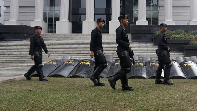Pengamanan di depan gedung MK