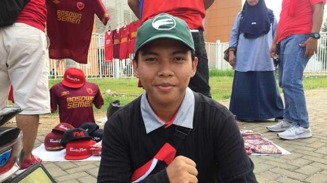 Fajri, Viking Bogor, hadir ke Pakansari dukung PSM. Foto: Sandy Firdaus/kumparan
