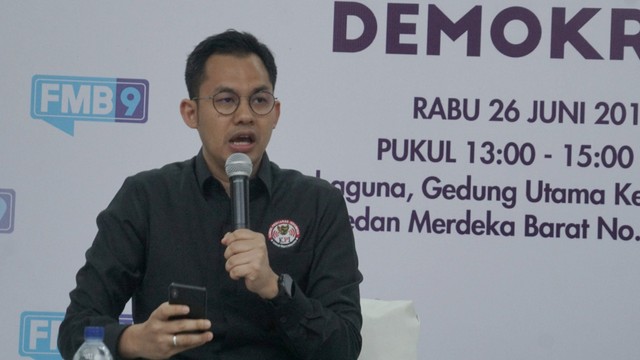 Ketua KPI Yuliandre Darwis menghadiri Diskusi FMB 9 dengan tema 'Pers di pusaran Demokrasi'. Foto: Helmi Afandi Abdullah/kumparan