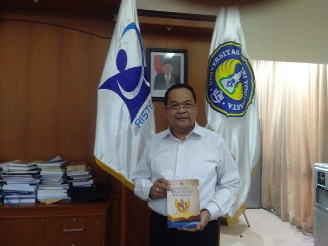 Rektor Universitas Negeri Yogyakarta (UNY), Sutrisna Wibawa. Foto: erl.