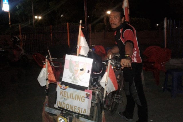 Mukti Harsono, mengelilingi Indonesia dengan bersepeda. Foto: Zulkifli