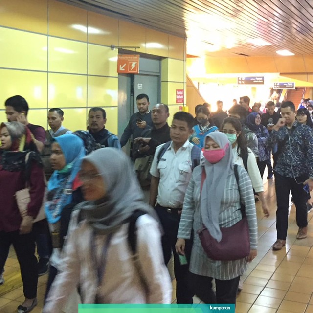 Suasana di Stasiun Gondangdia Kamis (27/6) pagi. Foto: Andesta Herli Wijaya/kumparan.