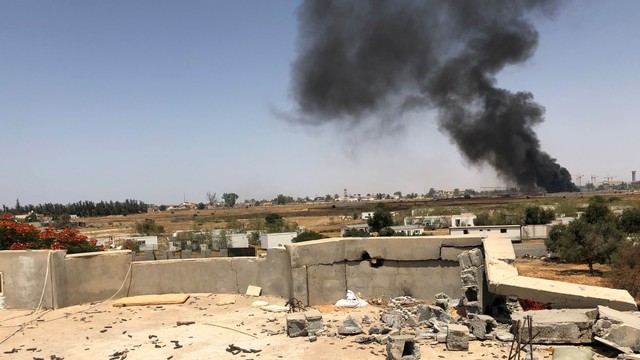 Kondisi pertempuran merebut kota penting di Tripoli Selatan, Libya. Foto: REUTERS/Yosri al-Jamal