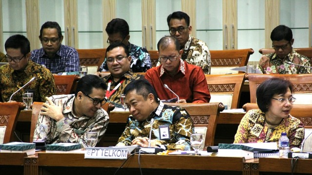 Rapat Dengar Pendapat Komisi VI DPR RI dengan PT PLN, PT Pertamina, dan PT Telkom di Gedung DPR RI Jakarta, Kamis (27/6). Foto: Nugroho Sejati/kumparan
