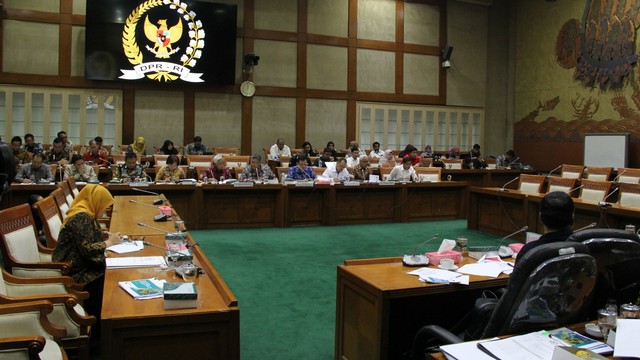Rapat Dengar Pendapat Komisi VI DPR RI dengan PT PLN, PT Pertamina, dan PT Telkom di Gedung DPR RI Jakarta, Kamis (27/6). Foto: Nugroho Sejati/kumparan