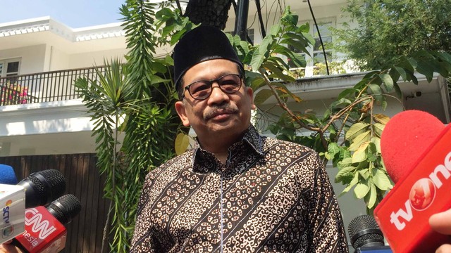 Wakil ketua umum MUI Zainut Tauhid di Kediaman Ma’ruf Amin. Foto: Ferry Fadhlurrahman/kumparan