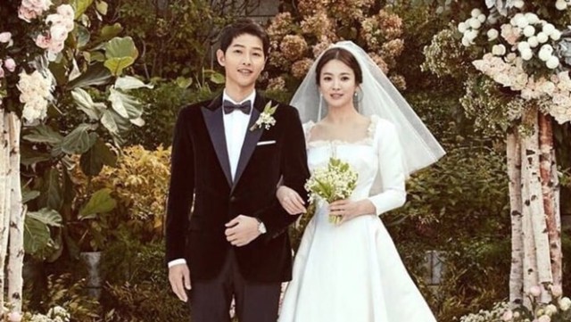 Song Joong Ki (kiri) dan Song Hye Kyo (kanan) dalam pernikahan mereka. Foto: Instagram/@kyo1122