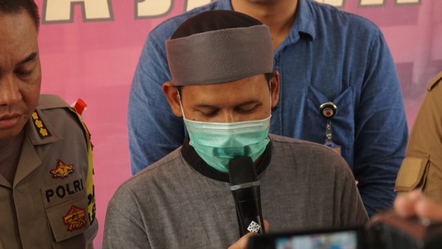 Rahmat Baequni, tersangka penyebaran berita hoaks anggota KPPS pemilu 2019 meninggal diracun. (Ananda Gabriel)