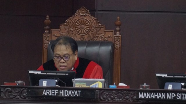 Hakim Mahkamah Konstitusi Arief Hidayat saat Sidang lanjutan PHPU  di Mahkamah Konstitusi, Kamis (27/6). Foto: Helmi Afandi Abdullah/kumparan
