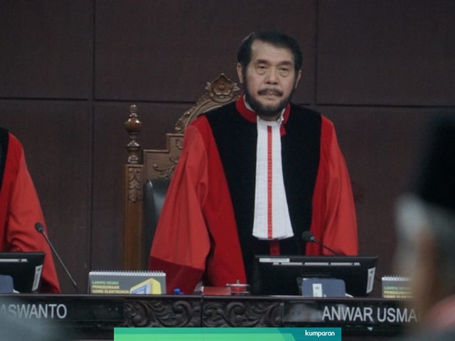 Ketua Hakim MK, Anwar Usman saat Sidang lanjutan PHPU  di Mahkamah Konstitusi, Kamis (27/6). Foto: Helmi Afandi Abdullah/kumparan