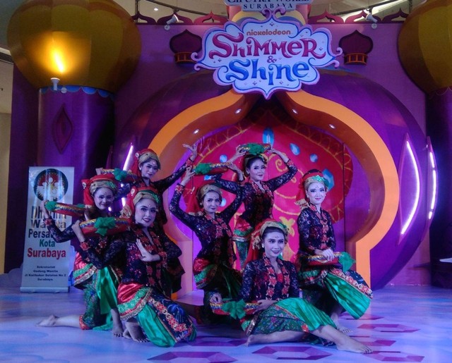 7 penari yang akan mewakili Surabaya di Portugal. Foto : Masruroh/Basra