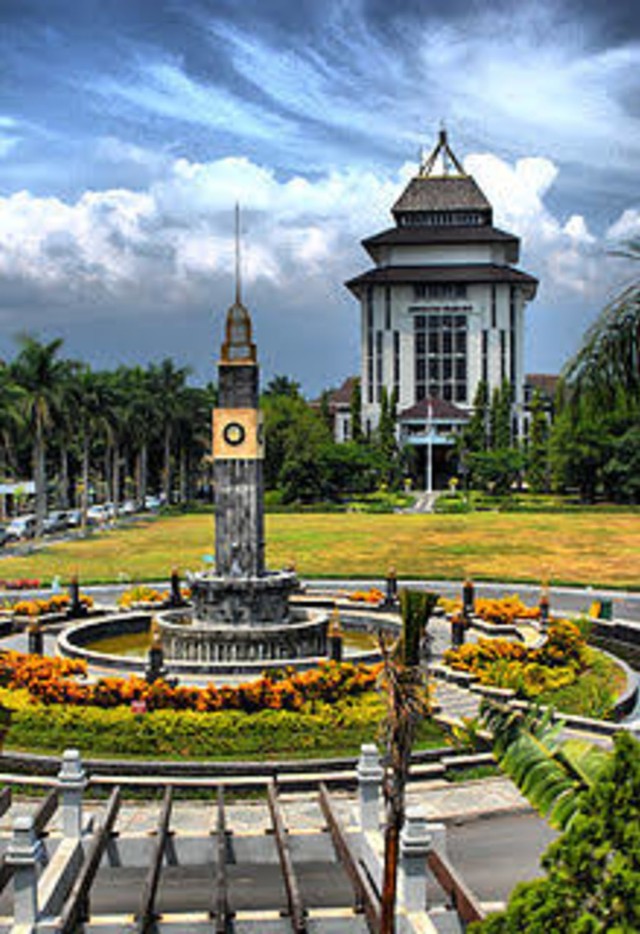 Suasana di Universitas Brawijaya (foto : wikipedia).