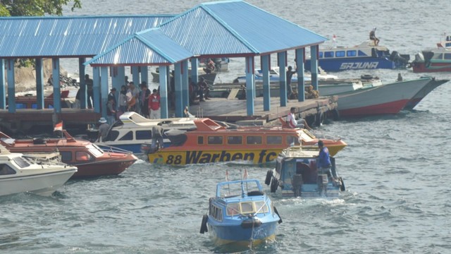 Aktivitas speedboat di Pelabuhan Penyeberangan Rum Balibunga, Kota Tidore Kepulauan. Foto: Olis/cermat