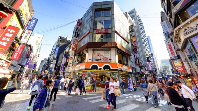 Pusat Perbelanjaan Myeongdong di Korea Selatan. Foto: Pixabay