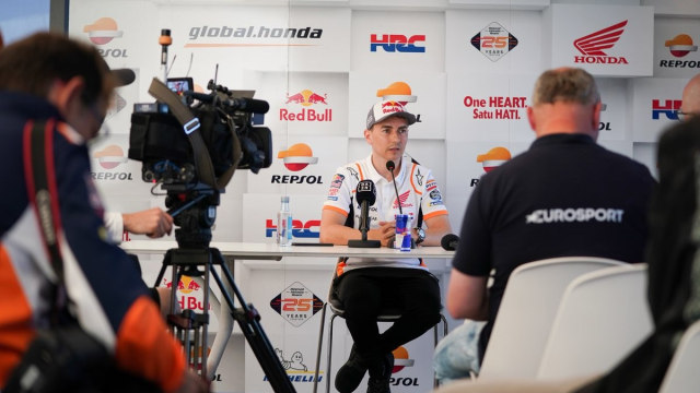 Pebalap Repsol Honda, Jorge Lorenzo, saat konferensi pers jelang MotoGP Belanda 2019. Foto: twitter/hrc_motogp